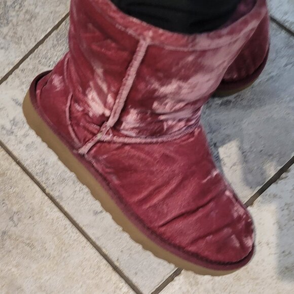 UGG**Velvet Bougainvillea Boots** Size 9 - Picture 13 of 15